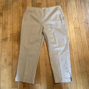 Chico’s Pants Women’s Size 0.5 Crop Beige Pleated Slit Summer Casual  Side Zip